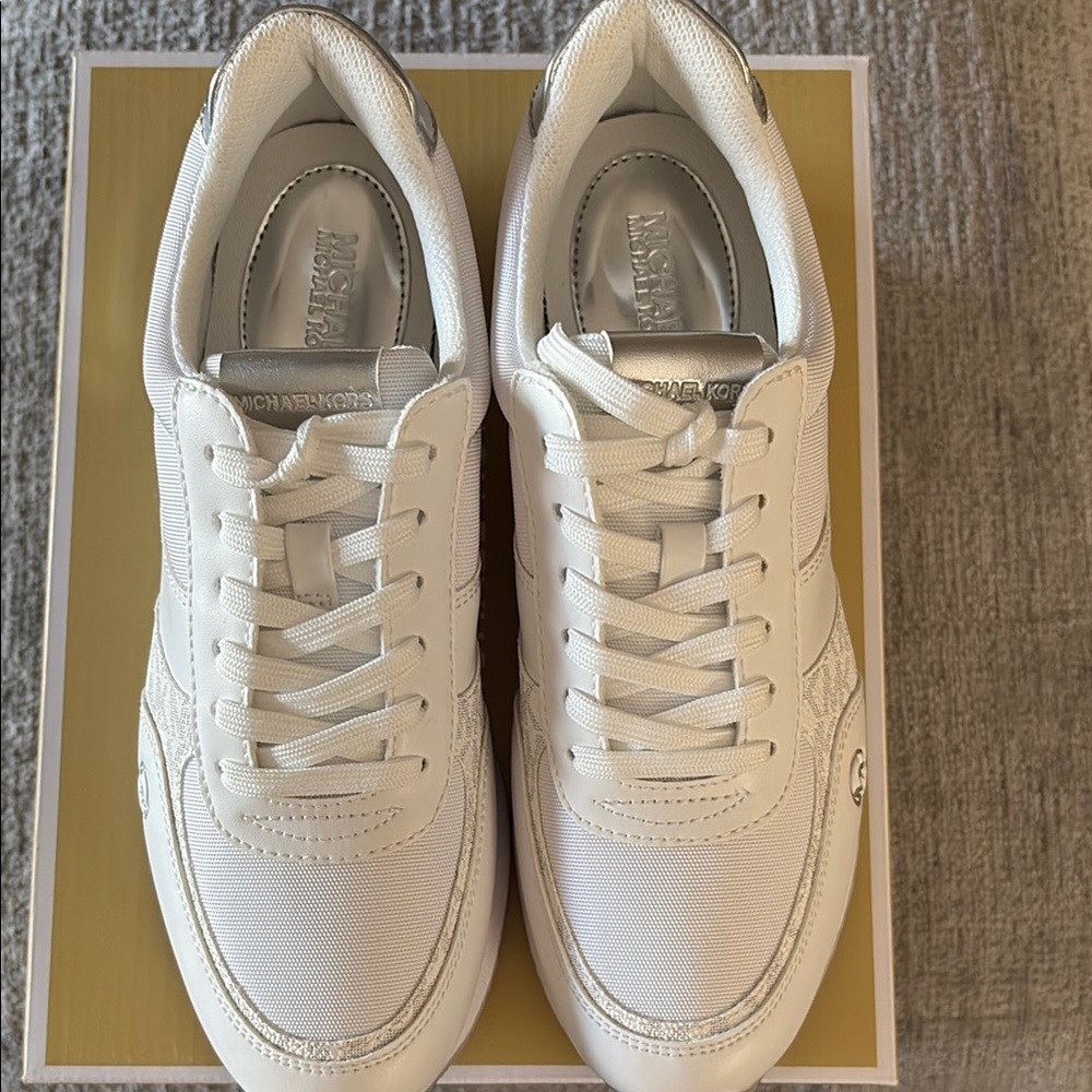 Michael Kors White Leather Sneakers with Modern Silhouette - Picture 5 of 5